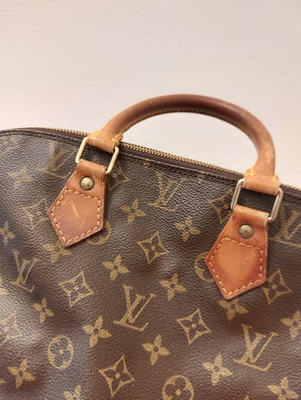 Louis Vuitton Alma Bag Vintage - Picture 10 of 14